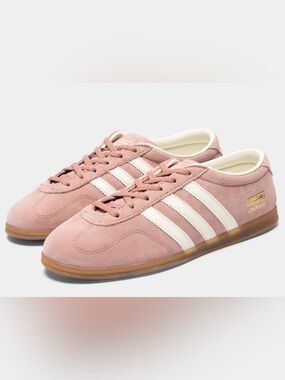 Adidas gazelle lo pro suede sneakers in warm clay/off white color way w/gum sole